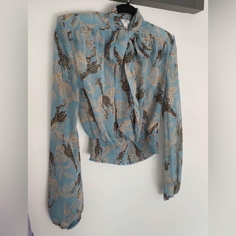Cute blouse